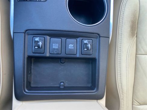 Used 2016 Toyota Camry XLE w/ Moonroof Package image 23