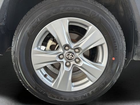 Used 2025 Toyota RAV4 XLE AWD/4WD image 24