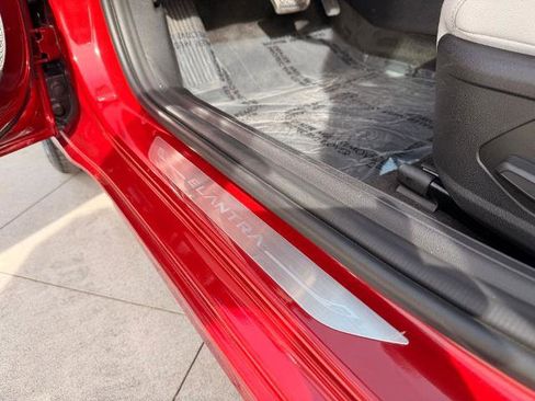 New 2025 Hyundai Elantra Limited image 30