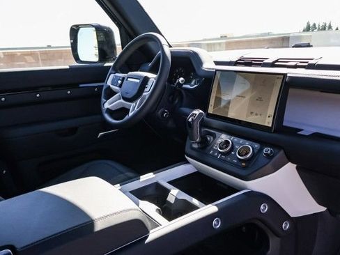 Certified 2025 Land Rover Defender 90 X-Dynamic SE AWD/4WD image 14