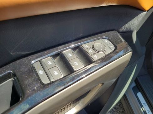 Used 2024 Nissan Pathfinder Platinum FWD image 18