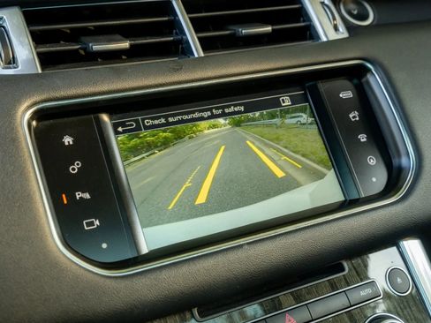 Used 2016 Land Rover Range Rover Sport SE image 24