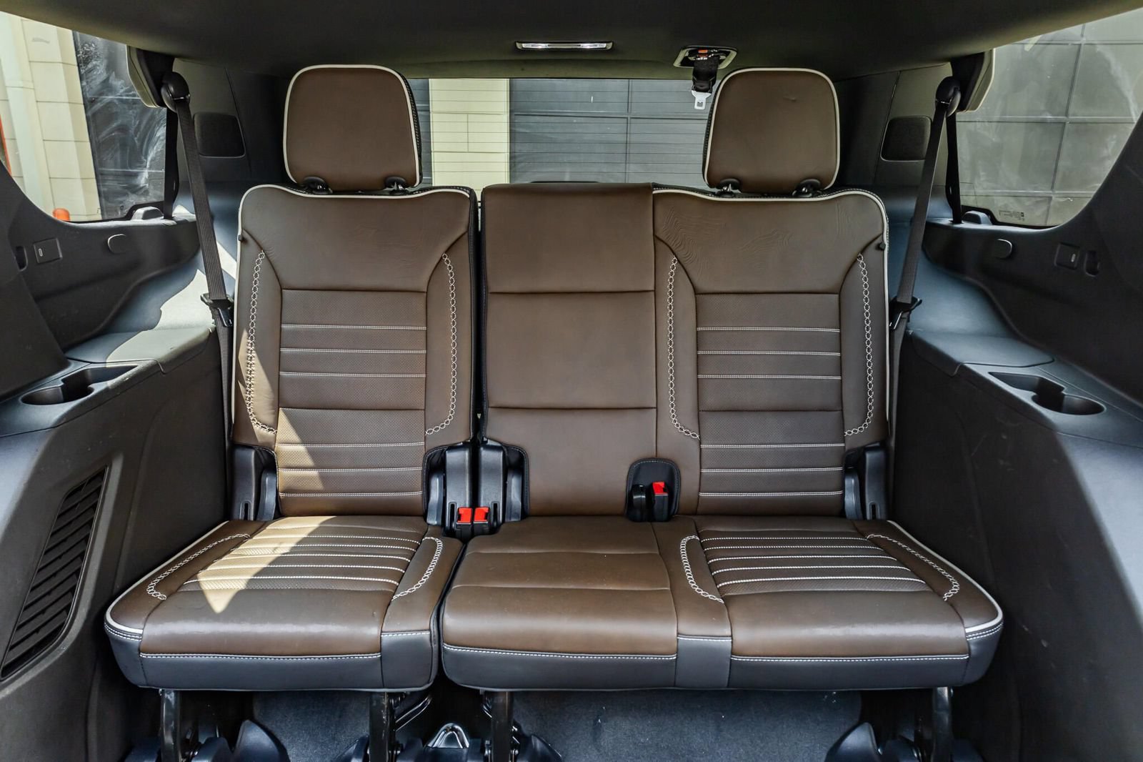 Used 2025 GMC Yukon Denali Ultimate AWD/4WD image 37