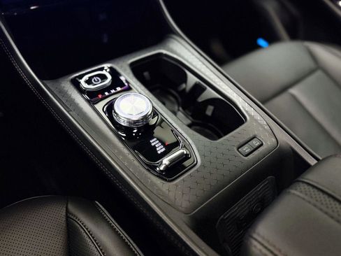 Used 2025 Jeep Wagoneer S Limited w/ Comfort Package image 22