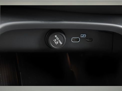 Certified 2025 Volvo XC40 B5 Core w/ Protection Package Premier image 36