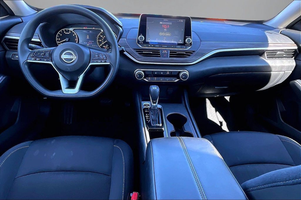 Used 2025 Nissan Altima 2.5 SV FWD image 7