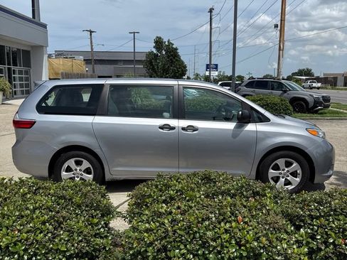 Used 2017 Toyota Sienna L FWD image 8