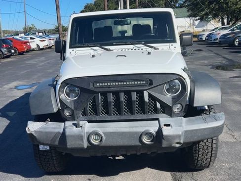 Used 2018 Jeep Wrangler Sport image 3