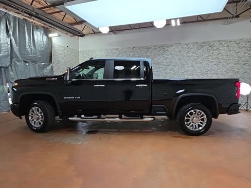 Used 2025 Chevrolet Silverado 2500 LT w/ Z71 Chrome Sport Edition image 5