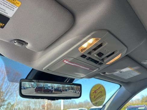 Used 2024 Toyota Highlander Platinum image 29