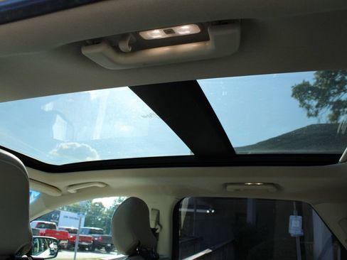 Used 2018 Ford Edge Titanium w/ Equipment Group 301A FWD image 25