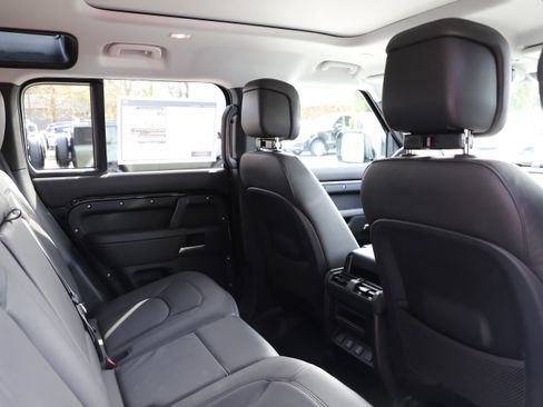 New 2026 Land Rover Defender 110 X-Dynamic SE AWD/4WD image 11