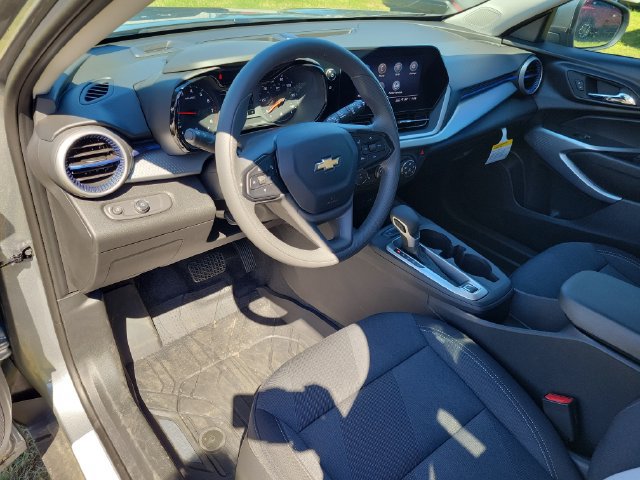 New 2026 Chevrolet Trax LS w/ LS Convenience Package FWD image 19