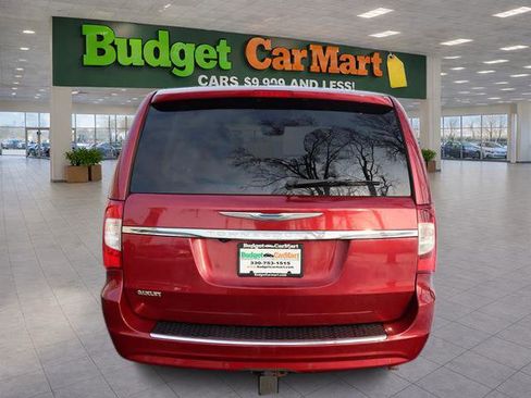 Used 2016 Chrysler Town & Country Touring-L image 7