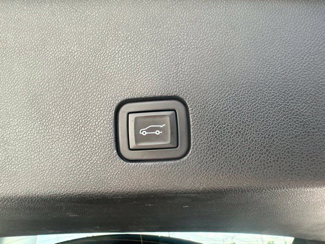 Used 2023 Cadillac XT6 Premium Luxury FWD image 31