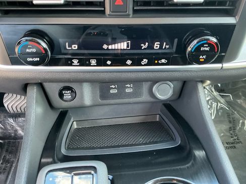 Used 2025 Nissan Rogue SV AWD/4WD image 24