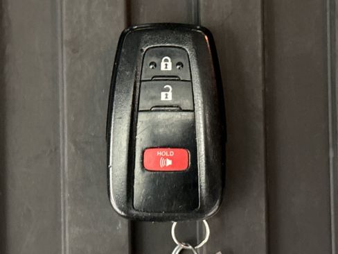 Used 2020 Toyota RAV4 XLE w/ All Weather Liner Package AWD/4WD image 21