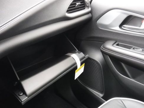 New 2026 Chrysler Pacifica Limited image 30