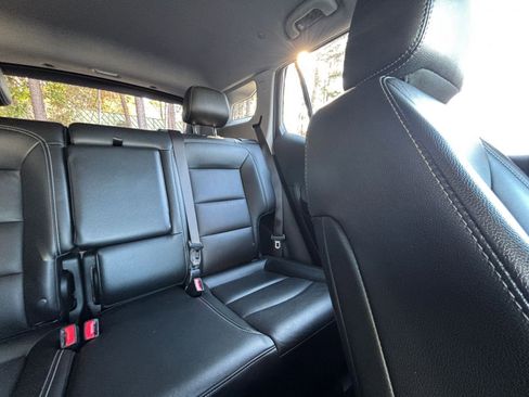 Used 2024 GMC Terrain SLT image 39