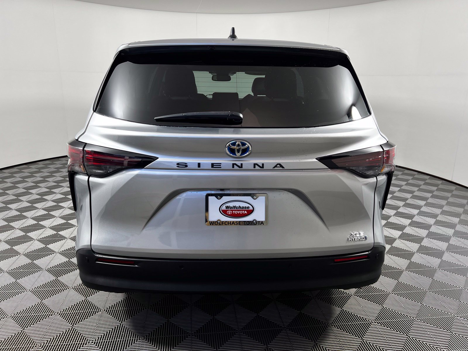 Certified 2023 Toyota Sienna XLE FWD image 6