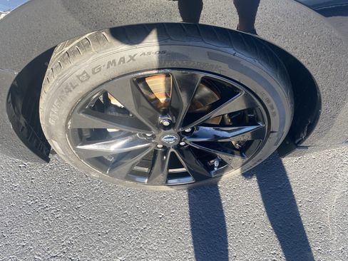 Used 2017 Nissan Maxima SR w/ Midnight Edition image 29