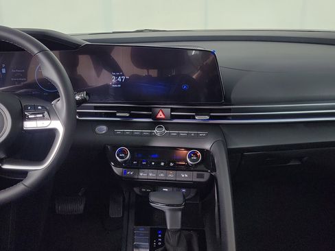 New 2025 Hyundai Elantra Limited image 9