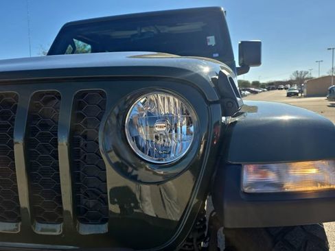 Used 2021 Jeep Gladiator Sport image 31