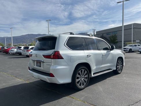 Used 2017 Lexus LX 570 4WD w/ Luxury Package image 4