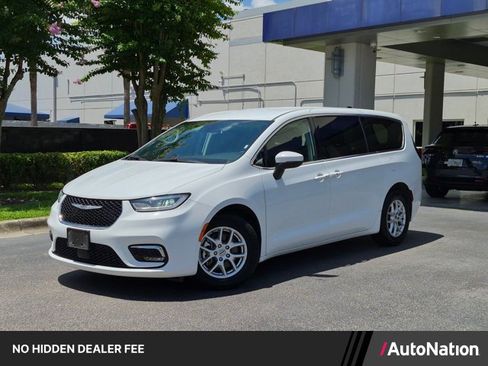 Used 2023 Chrysler Pacifica Touring-L FWD image 1