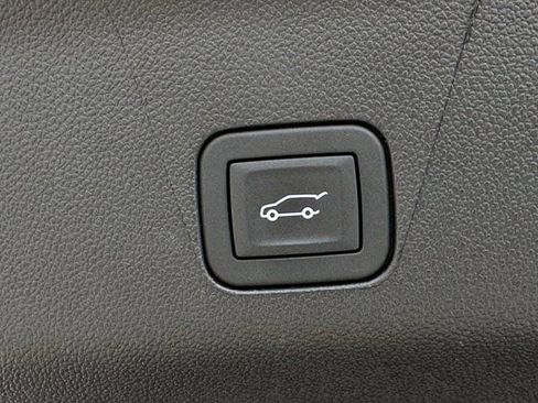 Used 2026 Chevrolet Suburban High Country AWD/4WD image 37
