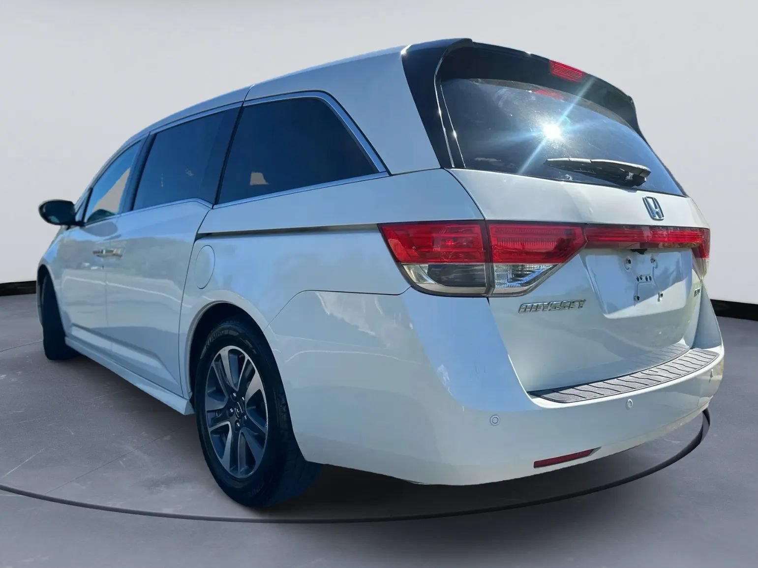 Used 2014 Honda Odyssey Touring image 4
