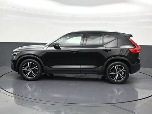 Used 2023 Volvo XC40 B4 Core FWD image 2