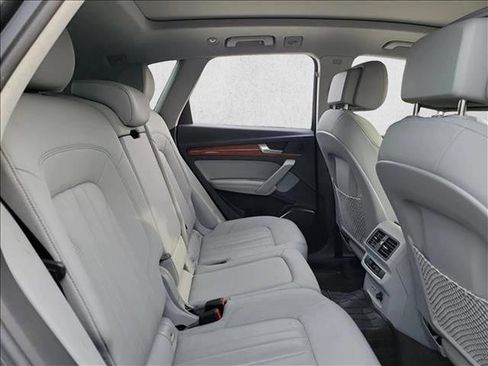 Used 2021 Audi Q5 Premium Plus w/ Premium Plus Package image 15