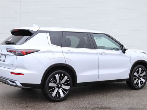 New 2026 Mitsubishi Outlander SE image 46