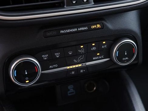 Certified 2022 Ford Escape SE w/ SE Sport Appearance Package FWD image 24