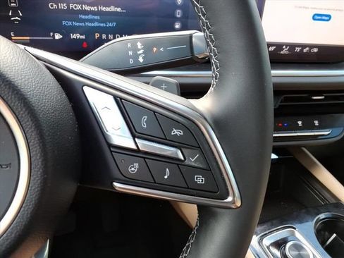 Used 2025 Buick Envision Preferred AWD/4WD image 19