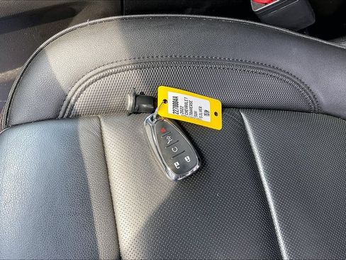 Used 2022 Chevrolet Traverse RS FWD image 35