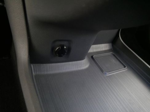 Used 2021 Toyota Sienna LE image 29