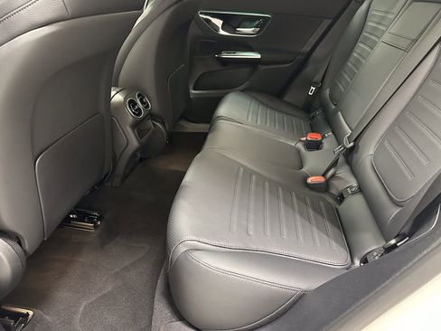 Used 2025 Mercedes-Benz GLC 350e 4MATIC image 24