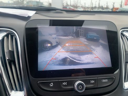 Used 2017 Chevrolet Malibu Premier w/ Driver Confidence Package image 15