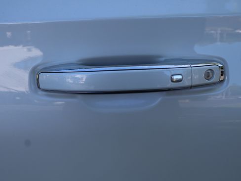 Used 2025 GMC Yukon Denali w/ Denali Reserve Package image 18