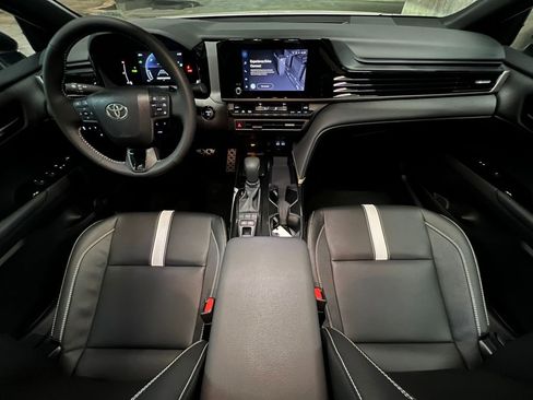 New 2026 Toyota Camry Hybrid FWD image 25