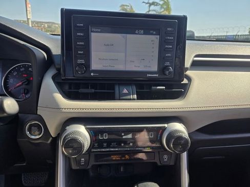 Used 2020 Toyota RAV4 XLE w/ Carpet Mat Package FWD image 18