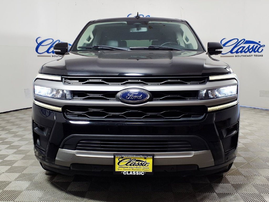 Used 2023 Ford Expedition XLT RWD image 3