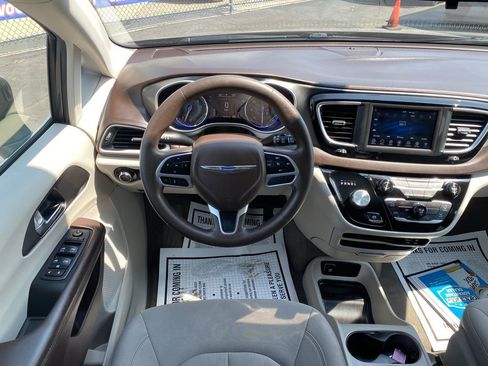 Used 2020 Chrysler Voyager LX FWD image 19