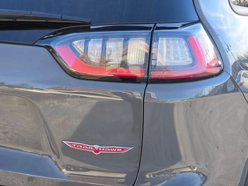Used 2019 Jeep Cherokee Trailhawk image 14