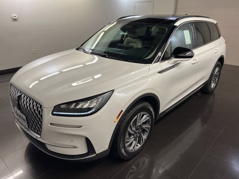 New 2026 Lincoln Corsair Premiere image 3