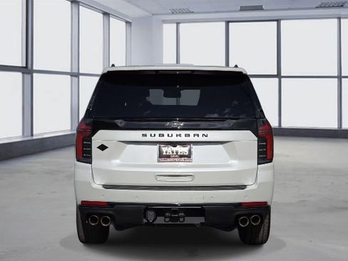 Used 2025 Chevrolet Suburban Z71 image 5