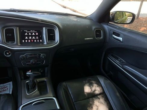Used 2019 Dodge Charger SXT w/ Leather Interior Group RWD image 27