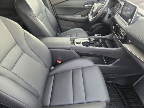 Used 2022 Nissan Rogue SV w/ SV Premium Package image 13